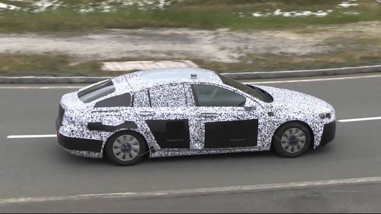 Tweede generatie Opel Insignia als prototype in beeld op spy video.