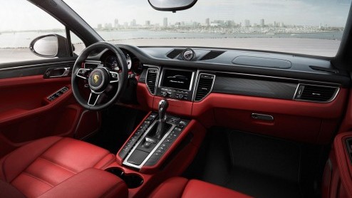 Porsche Macan maakt debuut in Tokio en Los Angeles. Begin april 2014 in Nederlandse showrooms. Prijzen vanaf 75 mille.