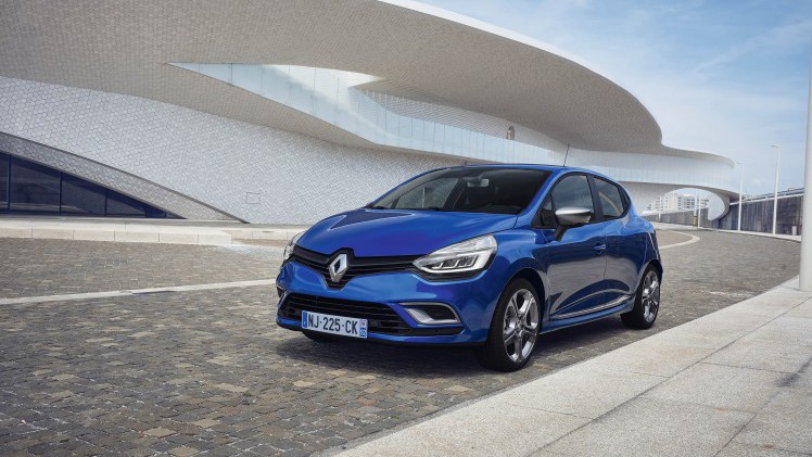 De facelift van de Clio IV geeft ook de Renault Clio R.S. een nieuw uiterlijk. De hot hatch is verkrijgbaar met 200 pk of 220 pk en staat optioneel voor de deur met Akrapovic-uitlaat.