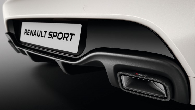 De facelift van de Clio IV geeft ook de Renault Clio R.S. een nieuw uiterlijk. De hot hatch is verkrijgbaar met 200 pk of 220 pk en staat optioneel voor de deur met Akrapovic-uitlaat.