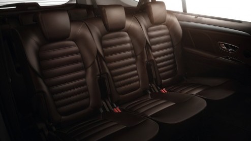 Alle details over de nieuwe generatie Renault Espace, die getransformeerd is van MPV naar crossover met vierwielbesturing, LED-verlichting en massagestoelen.