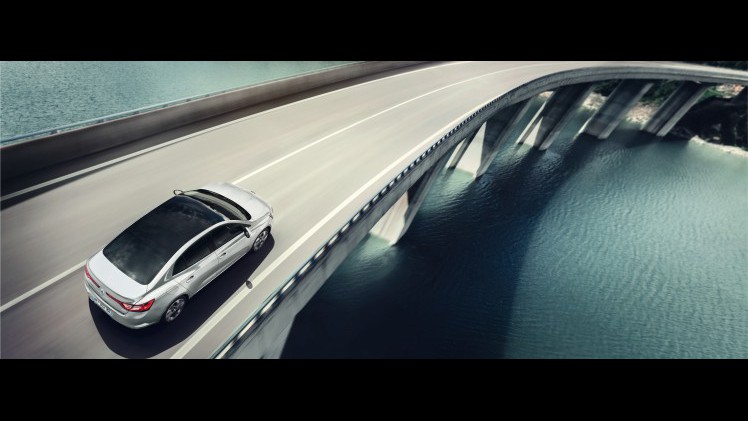 De nieuwe Renault Mgane laat zich nu ook zien als Grand Coup. Het is de chique benaming voor een sedan.