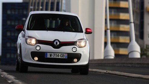 Nieuwe Renault Twingo 2014 autotest, we hebben een rij-impressie van de nieuwe Renault Twingo, gereden in Nantes, Frankrijk tijdens de introductie.