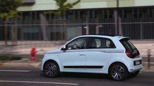 Nieuwe Renault Twingo 2014 autotest, we hebben een rij-impressie van de nieuwe Renault Twingo, gereden in Nantes, Frankrijk tijdens de introductie.