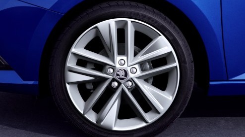 Autotest nieuwe Skoda Fabia 1.2 TSI met 90 pk en 110 pk. Gereden met de nieuwe generatie Fabia in de omgeving van Lissabon.