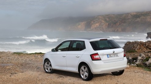Autotest nieuwe Skoda Fabia 1.2 TSI met 90 pk en 110 pk. Gereden met de nieuwe generatie Fabia in de omgeving van Lissabon.