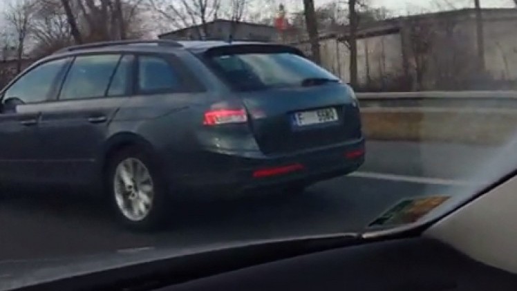 Skoda Superb Combi introductie is onderweg. De stationwagon van het nieuwe vlaggenschip werd gesignaleerd op video.