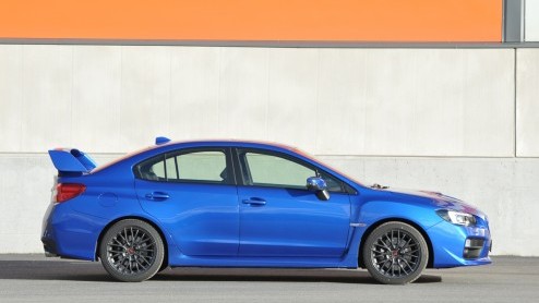 Test nieuwe Subaru WRX STI. We hebben gereden met de Subaru WRX STI Sport Executive met 2,5 liter turbo boxermotor, goed voor 300 pk en meer dan 400 Nm.