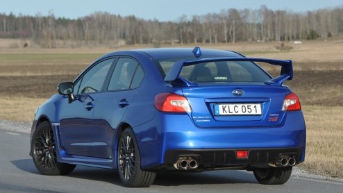 Test nieuwe Subaru WRX STI. We hebben gereden met de Subaru WRX STI Sport Executive met 2,5 liter turbo boxermotor, goed voor 300 pk en meer dan 400 Nm.