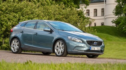 Volvo ruilt de V40 T5 vijfcilinder om voor de nieuwe T5 viercilinder. Iets minder vermogen, iets minder snel, maar wel voordeliger.