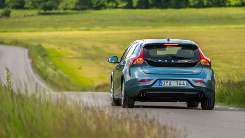 Volvo ruilt de V40 T5 vijfcilinder om voor de nieuwe T5 viercilinder. Iets minder vermogen, iets minder snel, maar wel voordeliger.