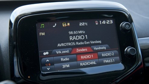 Rijtest/Autotest nieuwe Toyota Aygo 2014. De populaire stadsauto van de Japanners is helemaal nieuw ontwikkeld en stelt zich vrolijk op met veel, maar goedkope personaliseringsmogelijkheden.