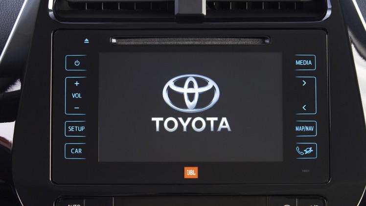 Autotest nieuwe Toyota Prius. De zuinigste auto zonder stekker ter wereld is de hybride Toyota Prius. We reden met de vierde generatie en die blijkt over veel meer kwaliteiten te beschikken.