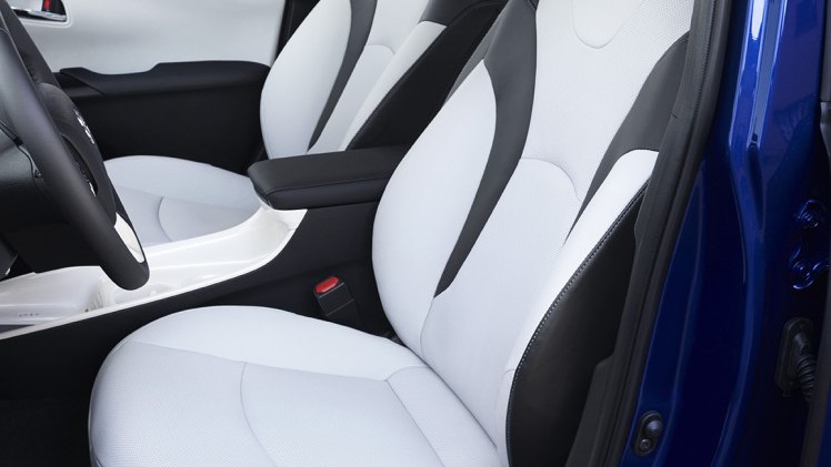 Autotest nieuwe Toyota Prius. De zuinigste auto zonder stekker ter wereld is de hybride Toyota Prius. We reden met de vierde generatie en die blijkt over veel meer kwaliteiten te beschikken.