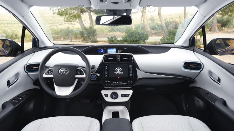 Autotest nieuwe Toyota Prius. De zuinigste auto zonder stekker ter wereld is de hybride Toyota Prius. We reden met de vierde generatie en die blijkt over veel meer kwaliteiten te beschikken.