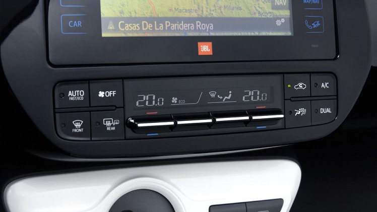 Autotest nieuwe Toyota Prius. De zuinigste auto zonder stekker ter wereld is de hybride Toyota Prius. We reden met de vierde generatie en die blijkt over veel meer kwaliteiten te beschikken.