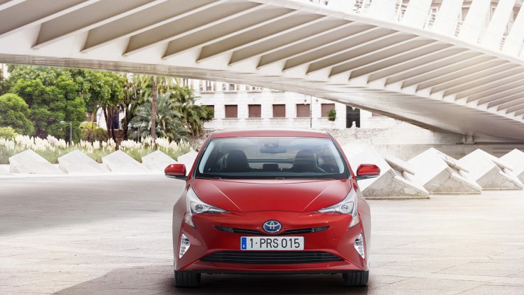 Richtprijs en verbruik nieuwe Toyota Prius bekend. De zuinigste hybride ter wereld begint onder de 30.000 euro en komt in februari 2016 naar Europa.