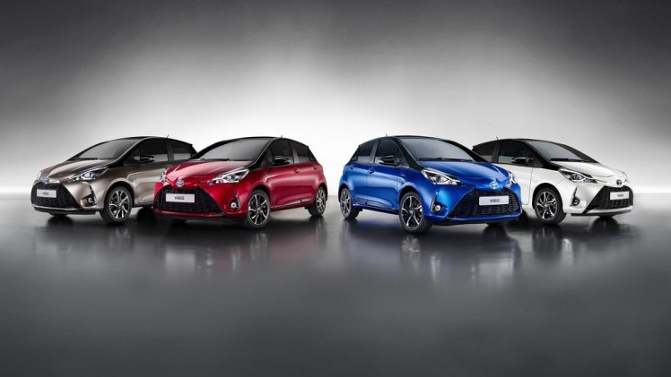 We maakten als kennis met de vernieuwde Toyota Yaris in sportuitvoering, maar nu is ook de standaardversie tot in detail onthuld. De vanafprijs blijft hetzelfde.