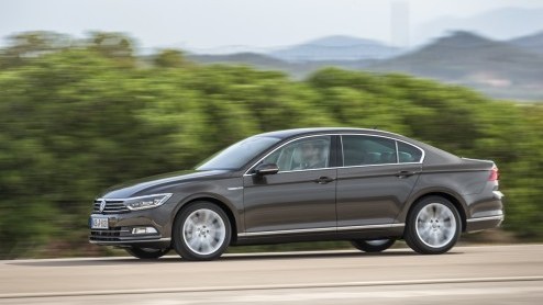 Autotest nieuwe Volkswagen Passat Variant met 1.4 TSI ACT en 2.0 TDI 240 pk. Rijtest van de achtste generatie Passat, voor de zakelijk rijder van Nederland.