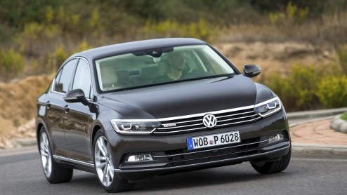 Autotest nieuwe Volkswagen Passat Variant met 1.4 TSI ACT en 2.0 TDI 240 pk. Rijtest van de achtste generatie Passat, voor de zakelijk rijder van Nederland.