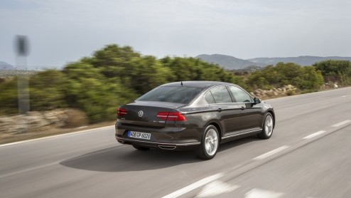 Autotest nieuwe Volkswagen Passat Variant met 1.4 TSI ACT en 2.0 TDI 240 pk. Rijtest van de achtste generatie Passat, voor de zakelijk rijder van Nederland.