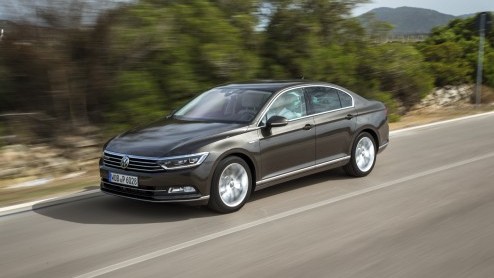 Autotest nieuwe Volkswagen Passat Variant met 1.4 TSI ACT en 2.0 TDI 240 pk. Rijtest van de achtste generatie Passat, voor de zakelijk rijder van Nederland.
