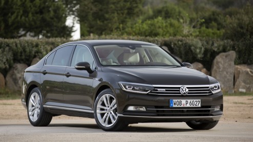 Autotest nieuwe Volkswagen Passat Variant met 1.4 TSI ACT en 2.0 TDI 240 pk. Rijtest van de achtste generatie Passat, voor de zakelijk rijder van Nederland.