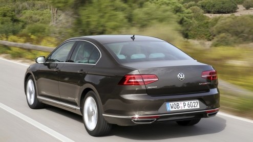 Autotest nieuwe Volkswagen Passat Variant met 1.4 TSI ACT en 2.0 TDI 240 pk. Rijtest van de achtste generatie Passat, voor de zakelijk rijder van Nederland.