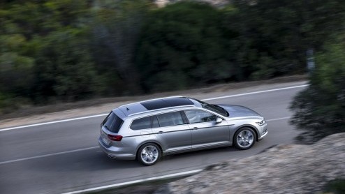 Autotest nieuwe Volkswagen Passat Variant met 1.4 TSI ACT en 2.0 TDI 240 pk. Rijtest van de achtste generatie Passat, voor de zakelijk rijder van Nederland.