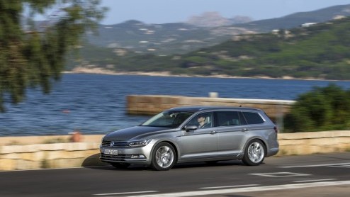 Autotest nieuwe Volkswagen Passat Variant met 1.4 TSI ACT en 2.0 TDI 240 pk. Rijtest van de achtste generatie Passat, voor de zakelijk rijder van Nederland.