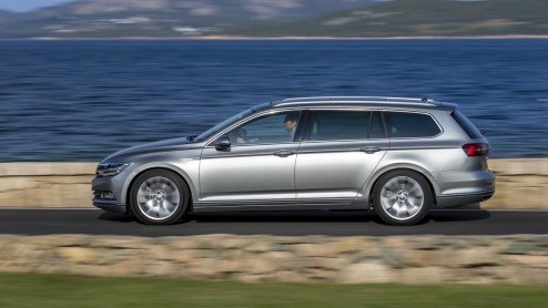 Autotest nieuwe Volkswagen Passat Variant met 1.4 TSI ACT en 2.0 TDI 240 pk. Rijtest van de achtste generatie Passat, voor de zakelijk rijder van Nederland.
