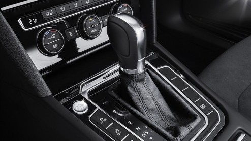 Autotest nieuwe Volkswagen Passat Variant met 1.4 TSI ACT en 2.0 TDI 240 pk. Rijtest van de achtste generatie Passat, voor de zakelijk rijder van Nederland.
