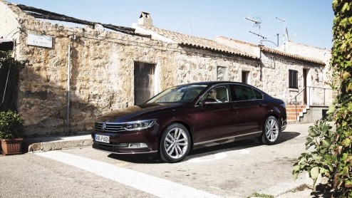 Autotest nieuwe Volkswagen Passat Variant met 1.4 TSI ACT en 2.0 TDI 240 pk. Rijtest van de achtste generatie Passat, voor de zakelijk rijder van Nederland.