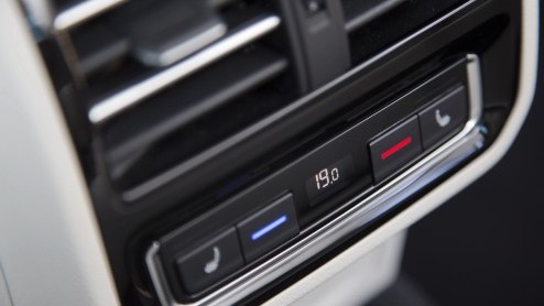 Autotest nieuwe Volkswagen Passat Variant met 1.4 TSI ACT en 2.0 TDI 240 pk. Rijtest van de achtste generatie Passat, voor de zakelijk rijder van Nederland.