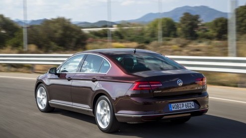Autotest nieuwe Volkswagen Passat Variant met 1.4 TSI ACT en 2.0 TDI 240 pk. Rijtest van de achtste generatie Passat, voor de zakelijk rijder van Nederland.