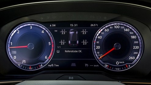 Autotest nieuwe Volkswagen Passat Variant met 1.4 TSI ACT en 2.0 TDI 240 pk. Rijtest van de achtste generatie Passat, voor de zakelijk rijder van Nederland.