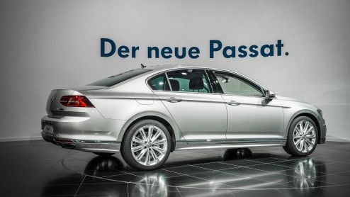 Prijzen en uitvoeringen van nieuwe Volkswagen Passat bekend gemaakt. De nieuwe middenklasser is er vanaf 30.190 euro, waarbij de 1.6 TDI en 2.0 TDI in aanmerking komen voor 20% bijtelling.