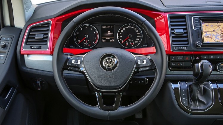 Autotest en rijimpressie van Volkswagen Transporter T6 2.0 TDI 75 kW en Multivan 2.0 TDI 140 kW.