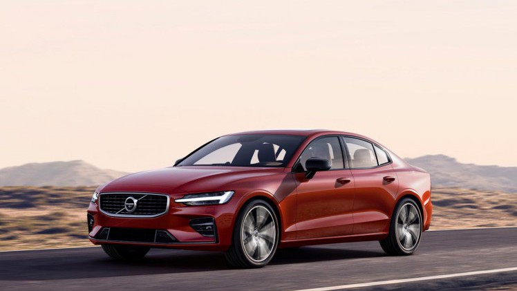 Volvo onthulde de nieuwe S60 sportsedan samen met de productiestart in de Amerikaanse fabriek.