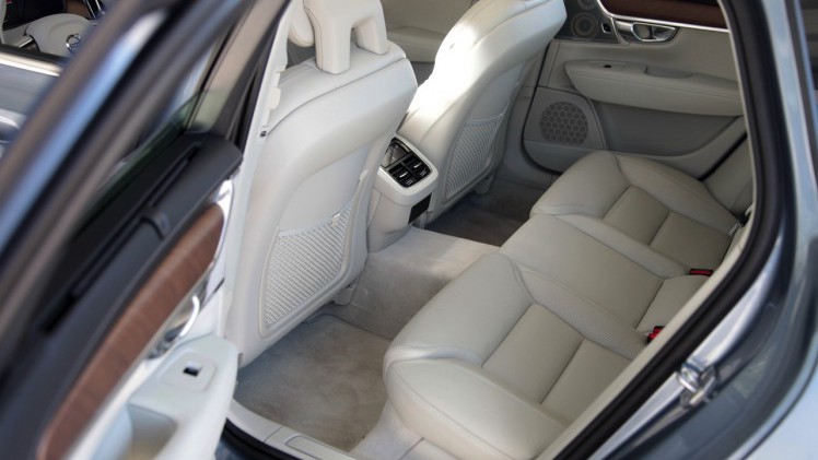 Autotest Volvo S90 T6 en V90 D5 AWD PowerPulse, de nieuwe topmodellen van Volvo waarmee de Zweden het premium en luxe segment betreedt. Klaar voor de Duitsers?