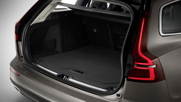 Volvo laat zonder teasers vooraf ineens de nieuwe V60 op de wereld los.