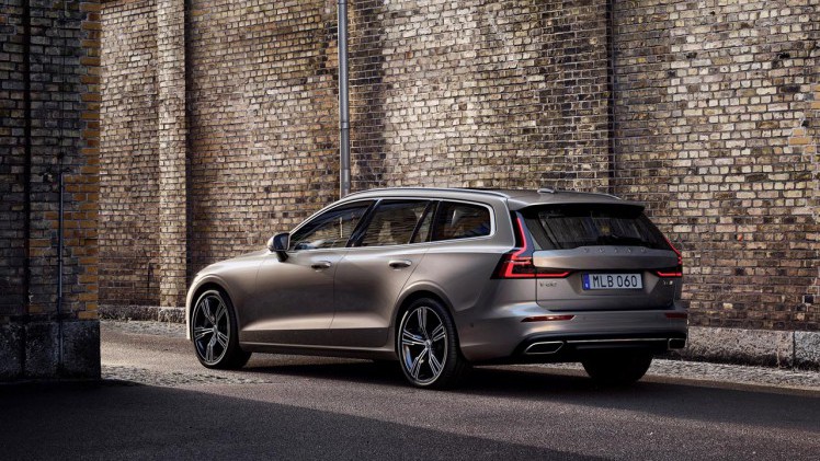 Volvo laat zonder teasers vooraf ineens de nieuwe V60 op de wereld los.