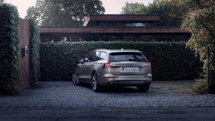 Volvo laat zonder teasers vooraf ineens de nieuwe V60 op de wereld los.