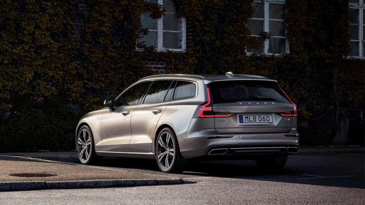 Volvo laat zonder teasers vooraf ineens de nieuwe V60 op de wereld los.