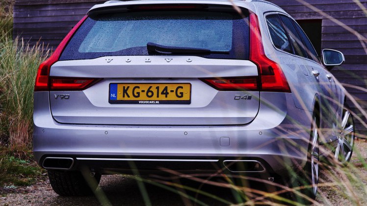 Volvo V90 nu bij de Nederlandse dealer en de 2017-prijzen zijn bekend.