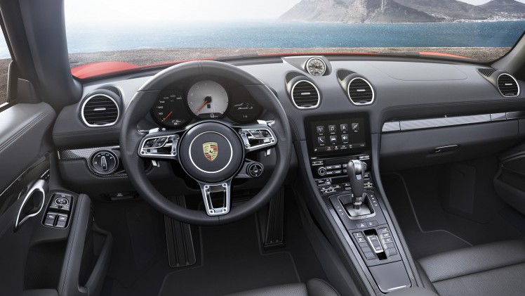 Porsche maakt facelift Boxster officieel met de presentatie van de 718 Boxster, die vanaf mei 2016 mag rekenen op een 2.0 of 2.5 liter turboboxermotor met vier cilinders.