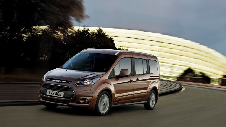 Ford Grand Tourneo Compact en Tourneo Connect voor 2015 opgefrist met nieuwe 1.5 TDCi diesel en extra rijassistentiesystemen.