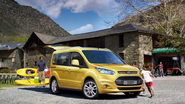 Ford Grand Tourneo Compact en Tourneo Connect voor 2015 opgefrist met nieuwe 1.5 TDCi diesel en extra rijassistentiesystemen.