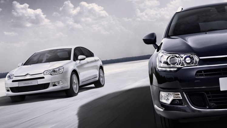 Citron C5 Sedan, Tourer en CrossTourer voor 2015 uitgerust met nieuw 7 inch infotainmentsysteem. Ook doen twee BlueHDi diesels intrede met 150 of 180 pk.