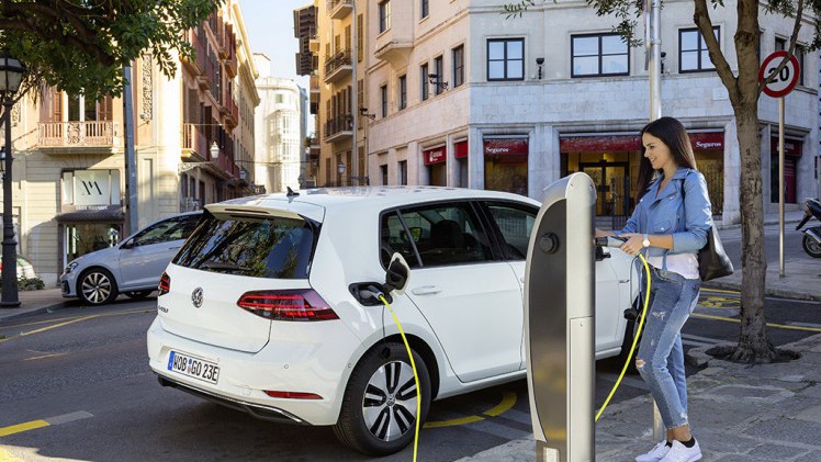 De achtste generatie van de Volkswagen Golf komt er niet in een elektrische versie.